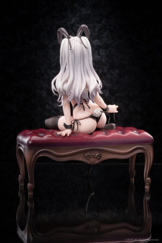 Descubre el apasionante mundo de Estatua Original Character Black Bunny Girl Tana.