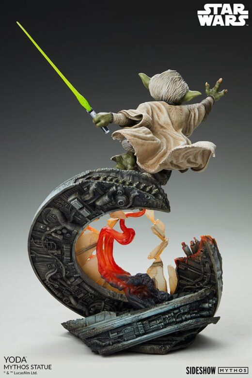 Descubre el apasionante mundo de Estatua Star Wars Mythos Yoda 43 cm.