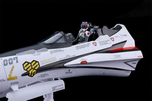 Descubre el apasionante mundo de Maqueta Alto Saotome With VF-25F Decal.
