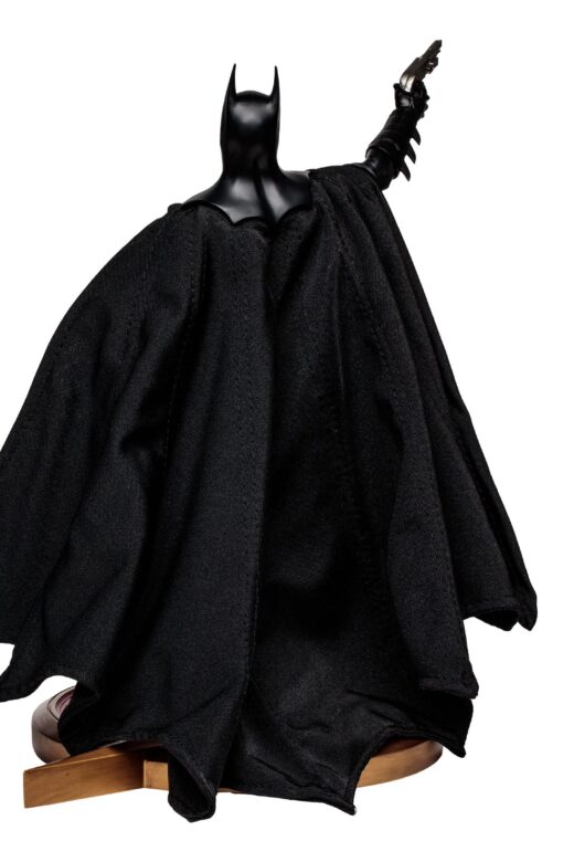 Descubre el apasionante mundo de Estatua Batman Michael Keaton 30 cm.