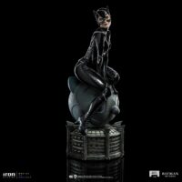 Descubre el apasionante mundo de Estatua Batman Returns Legacy Catwoman.