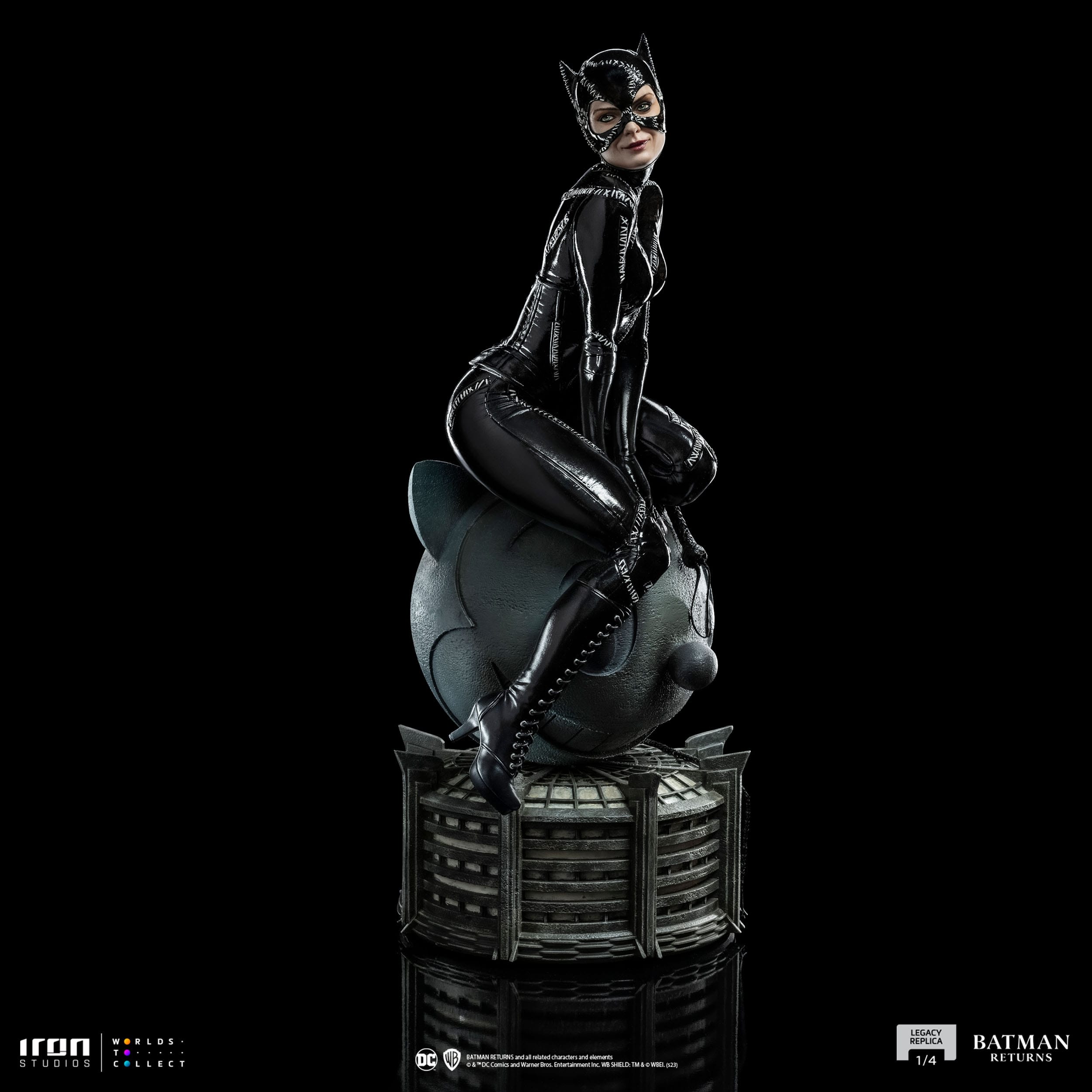 Descubre el apasionante mundo de Estatua Batman Returns Legacy Catwoman.