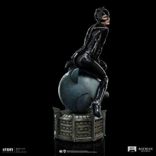 Descubre el apasionante mundo de Estatua Batman Returns Legacy Catwoman.