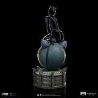 Descubre el apasionante mundo de Estatua Batman Returns Legacy Catwoman.