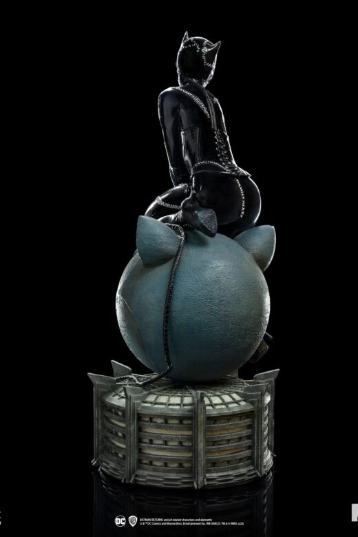 Descubre el apasionante mundo de Estatua Batman Returns Legacy Catwoman.