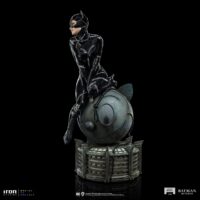 Descubre el apasionante mundo de Estatua Batman Returns Legacy Catwoman.