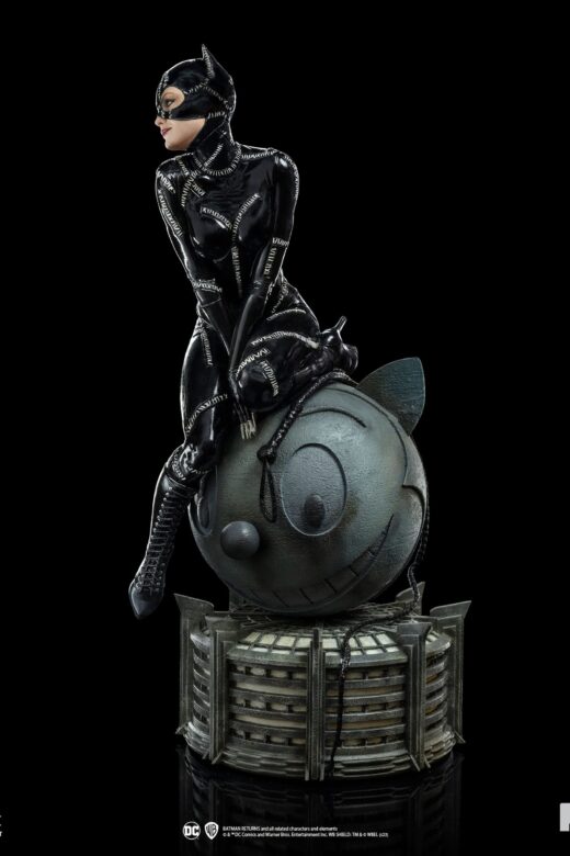 Descubre el apasionante mundo de Estatua Batman Returns Legacy Catwoman.