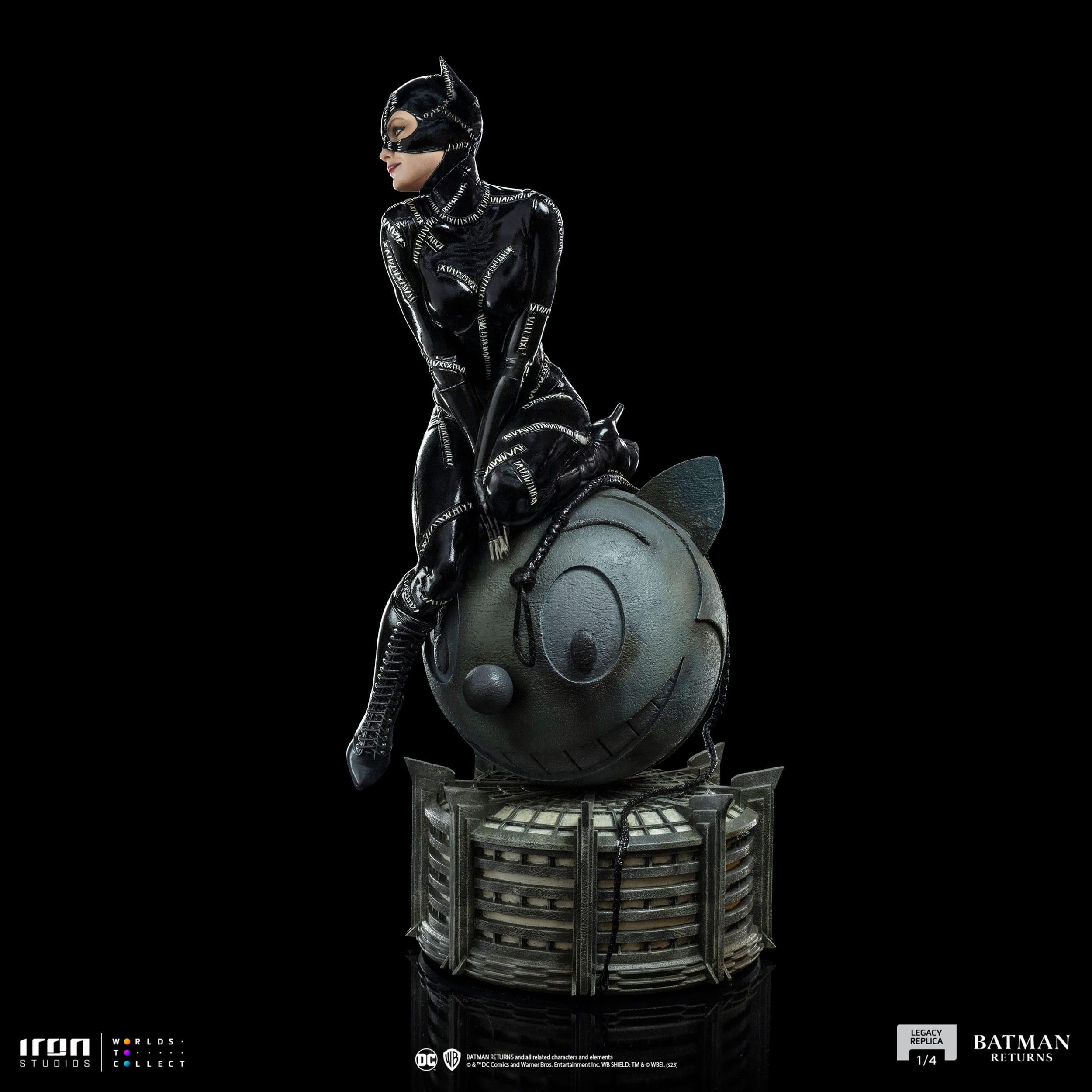 Descubre el apasionante mundo de Estatua Batman Returns Legacy Catwoman.