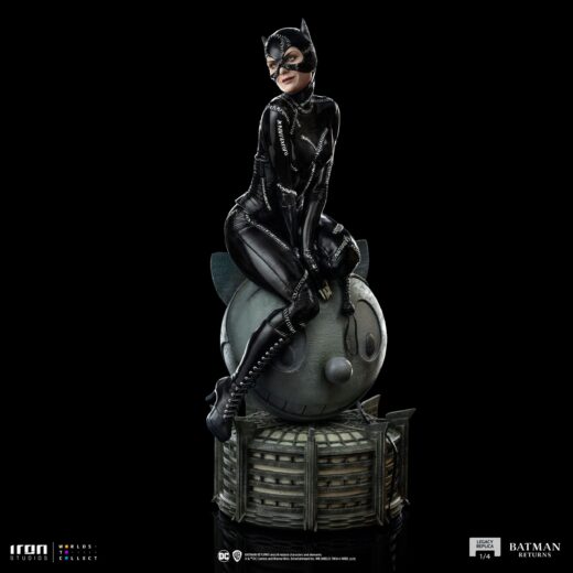 Descubre el apasionante mundo de Estatua Batman Returns Legacy Catwoman.