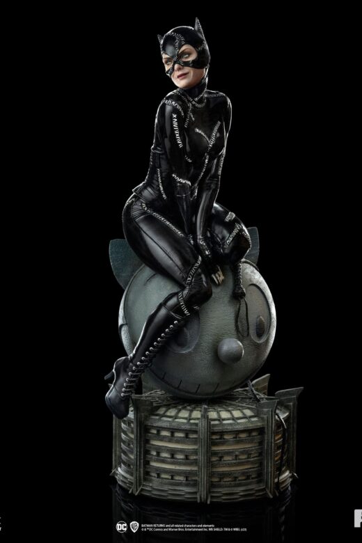 Descubre el apasionante mundo de Estatua Batman Returns Legacy Catwoman.