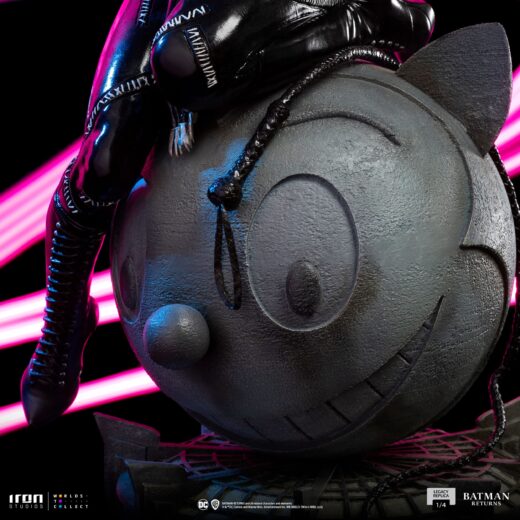 Descubre el apasionante mundo de Estatua Batman Returns Legacy Catwoman.