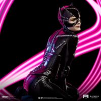 Descubre el apasionante mundo de Estatua Batman Returns Legacy Catwoman.