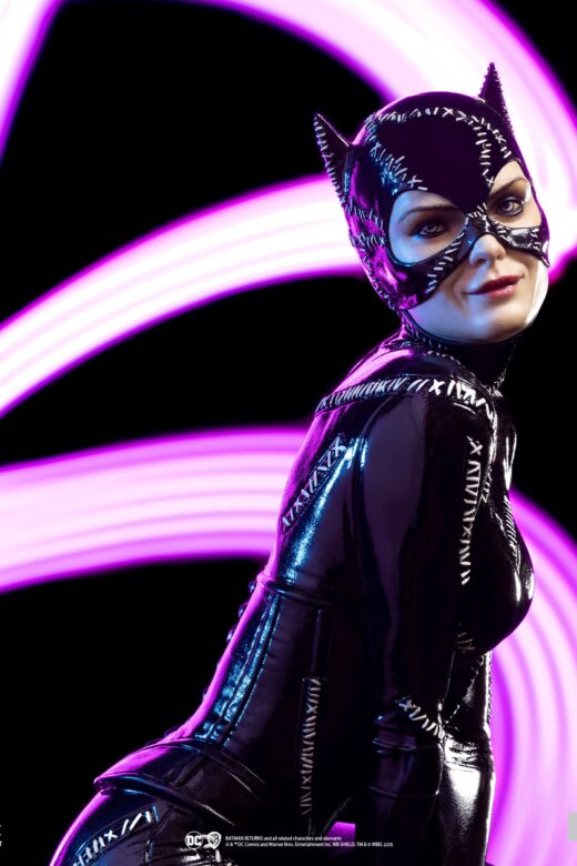 Descubre el apasionante mundo de Estatua Batman Returns Legacy Catwoman.