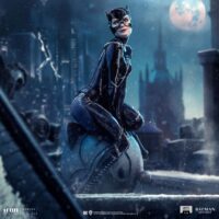 Descubre el apasionante mundo de Estatua Batman Returns Legacy Catwoman.