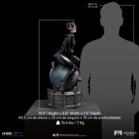 Descubre el apasionante mundo de Estatua Batman Returns Legacy Catwoman.