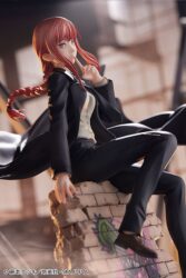 Descubre el apasionante mundo de Estatua Chainsaw Man Makima 28 cm.