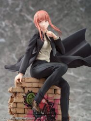 Descubre el apasionante mundo de Estatua Chainsaw Man Makima 28 cm.