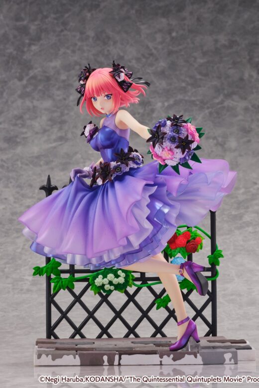 Estatua Nino Nakano Floral Dress Version