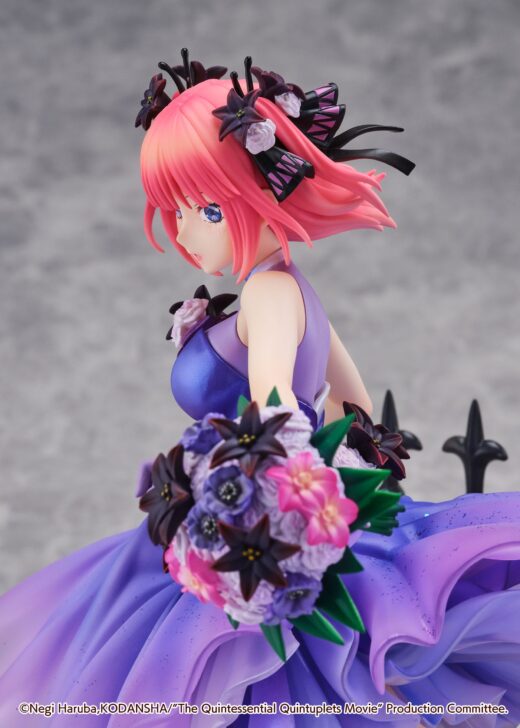 Estatua Nino Nakano Floral Dress Version