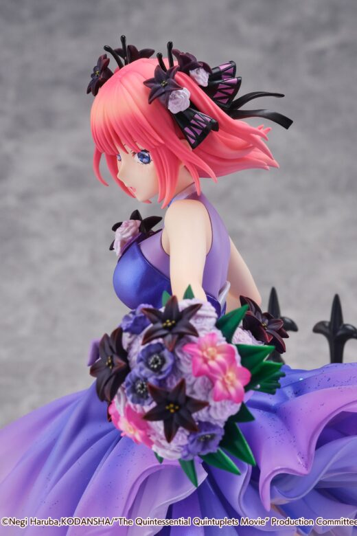 Estatua Nino Nakano Floral Dress Version