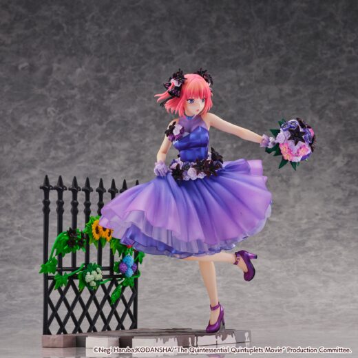 Estatua Nino Nakano Floral Dress Version