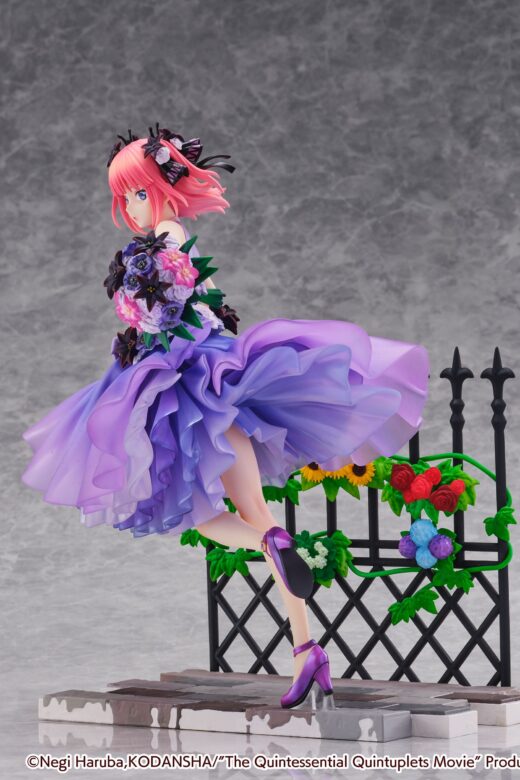 Estatua Nino Nakano Floral Dress Version