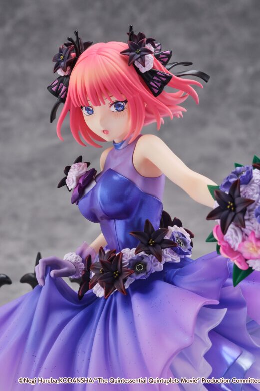 Estatua Nino Nakano Floral Dress Version