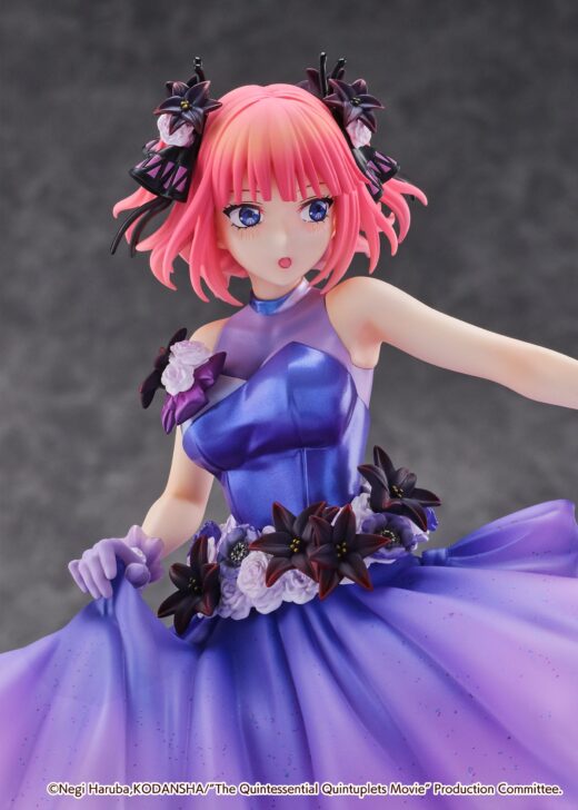 Estatua Nino Nakano Floral Dress Version