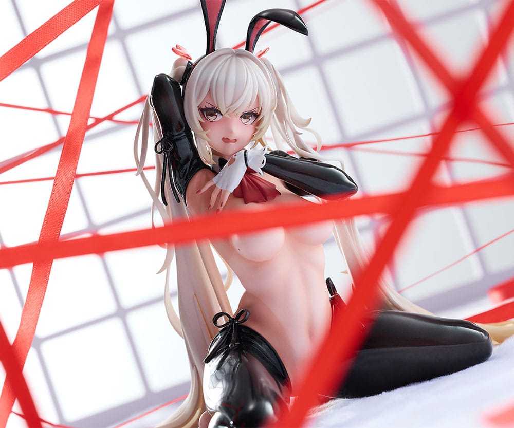 Descubre el apasionante mundo de Estatua Original Character Nana Kuroe Tapestry.