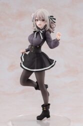 Descubre el apasionante mundo de Estatua Spy Classroom Flower Garden Lily 22cm.