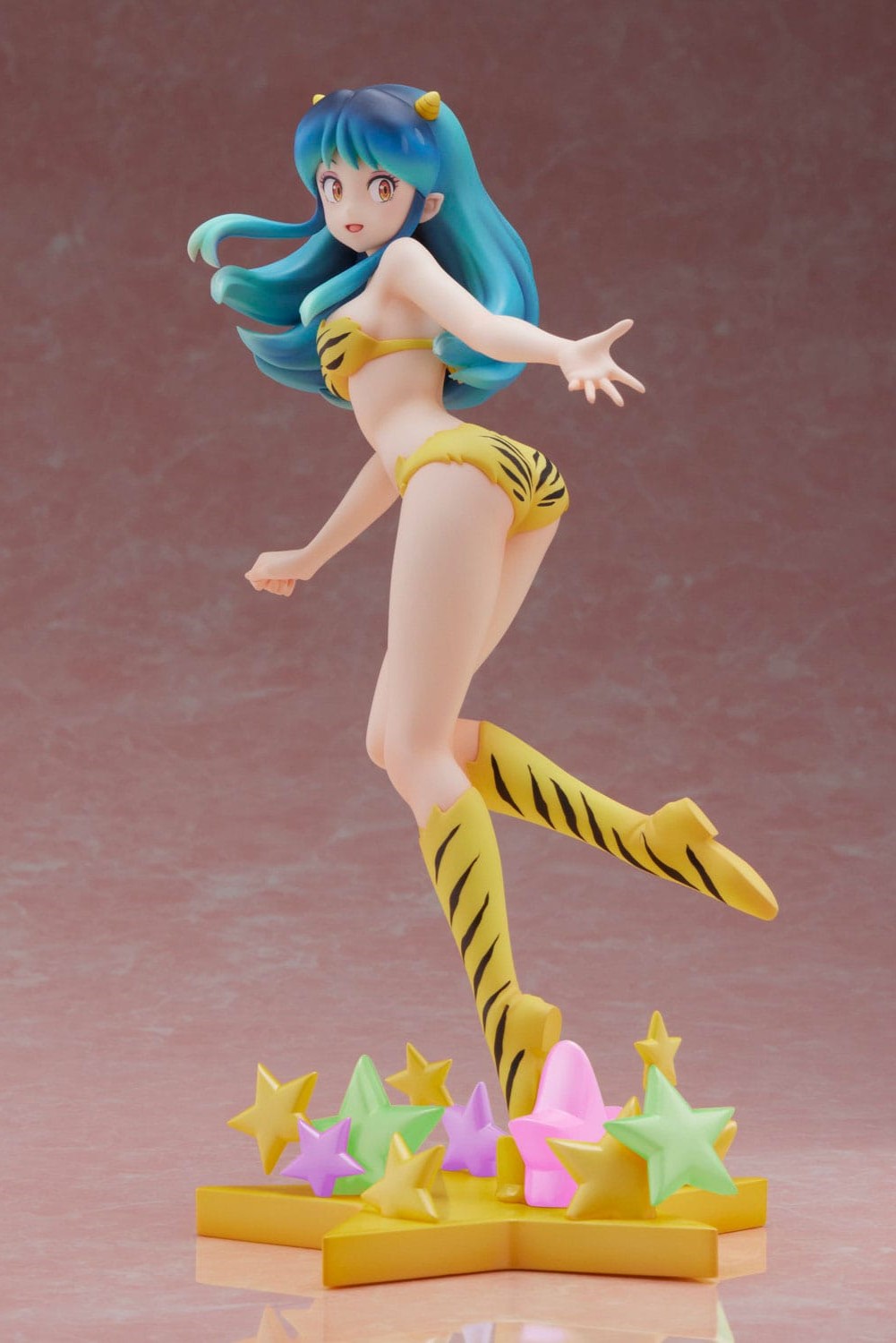 Descubre el apasionante mundo de Estatua Urusei Yatsura Lum 23 cm.