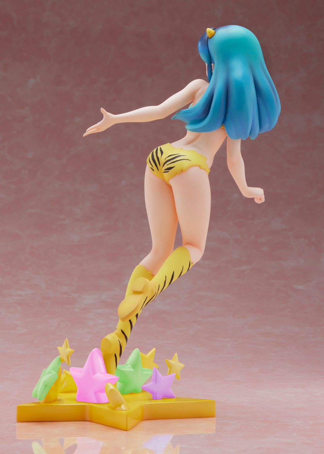 Descubre el apasionante mundo de Estatua Urusei Yatsura Lum 23 cm.