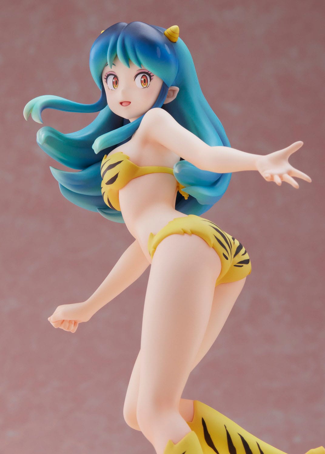 Descubre el apasionante mundo de Estatua Urusei Yatsura Lum 23 cm.
