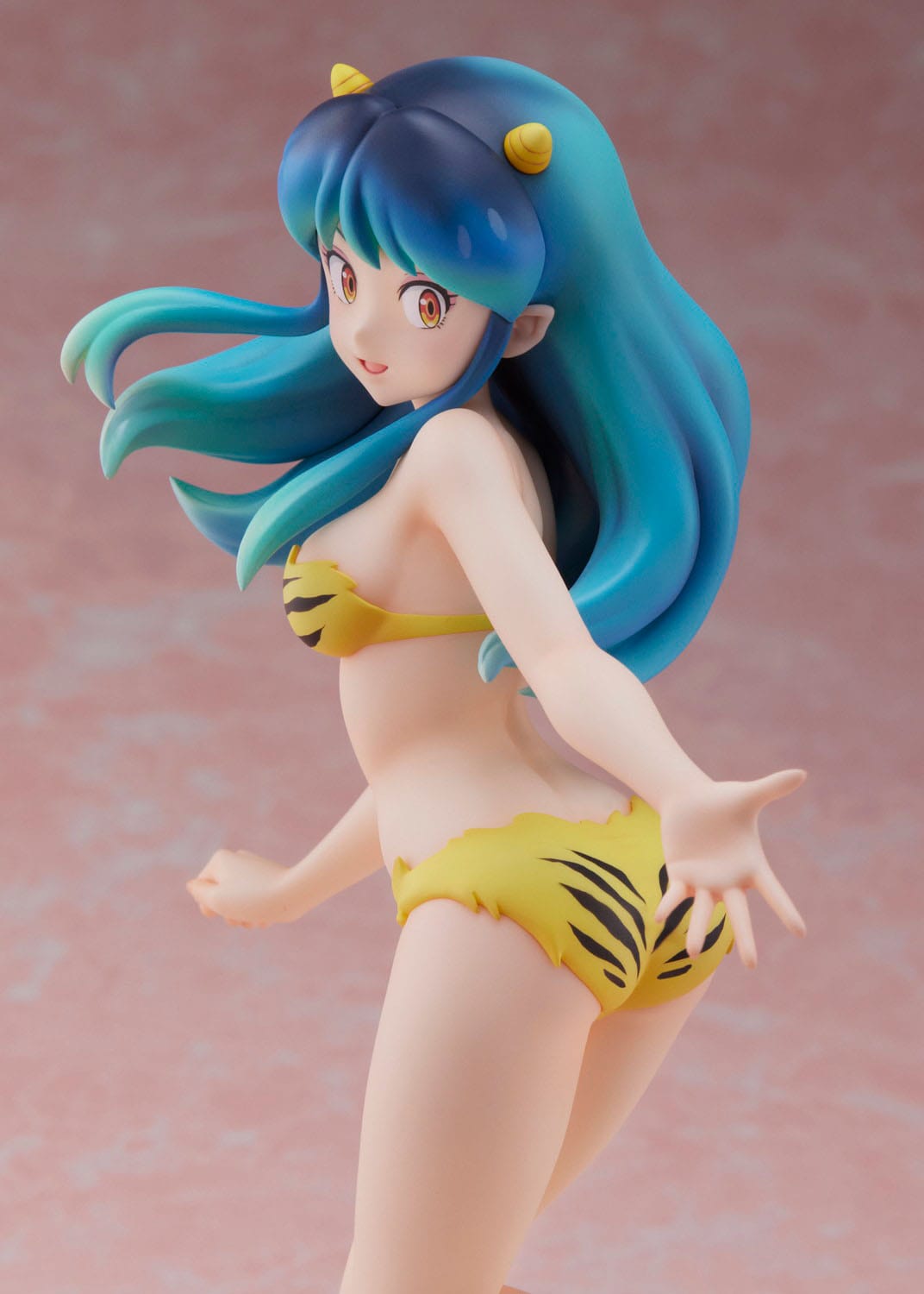 Descubre el apasionante mundo de Estatua Urusei Yatsura Lum 23 cm.