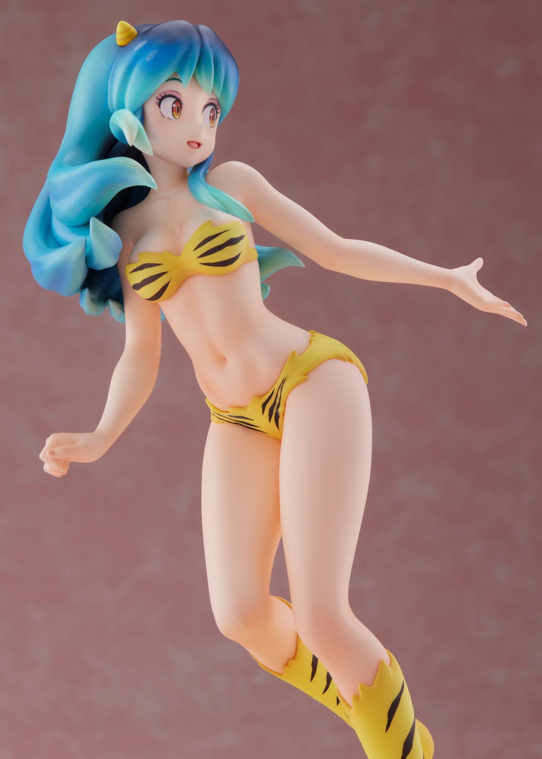 Descubre el apasionante mundo de Estatua Urusei Yatsura Lum 23 cm.