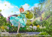Descubre el apasionante mundo de Estatua Yotsuba Nakano Floral Dress Version.