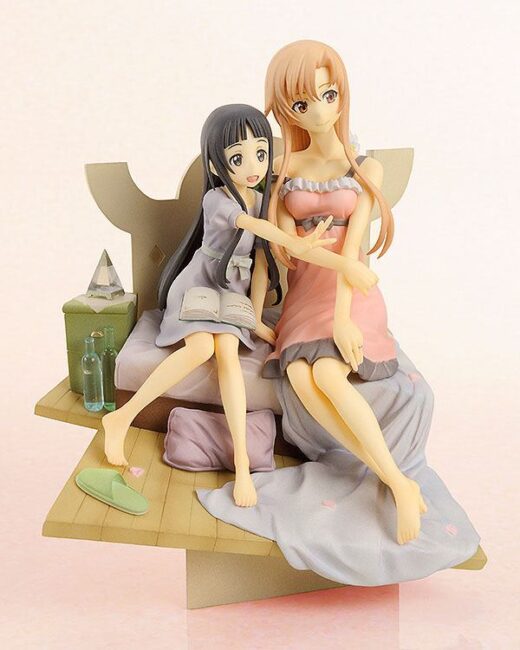 Descubre el apasionante mundo de Estatua Asuna and Yui Vignette Sword Art Online.