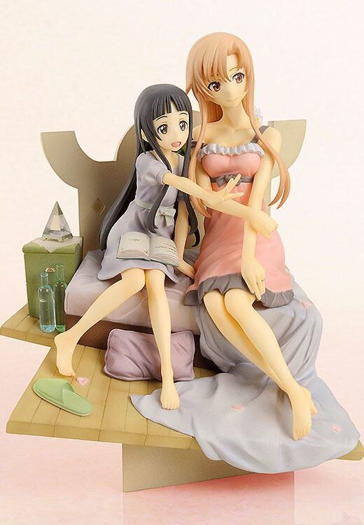 Descubre el apasionante mundo de Estatua Asuna and Yui Vignette Sword Art Online.
