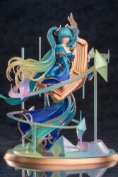 Descubre el apasionante mundo de Estatua Maven of the Strings Sona 31 cm.