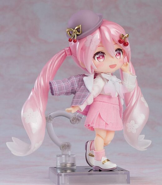 Descubre el apasionante mundo de Figura Doll Sakura Miku Hanami Outfit.