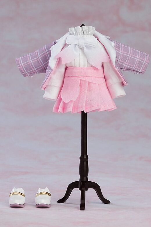 Descubre el apasionante mundo de Figura Doll Sakura Miku Hanami Outfit.