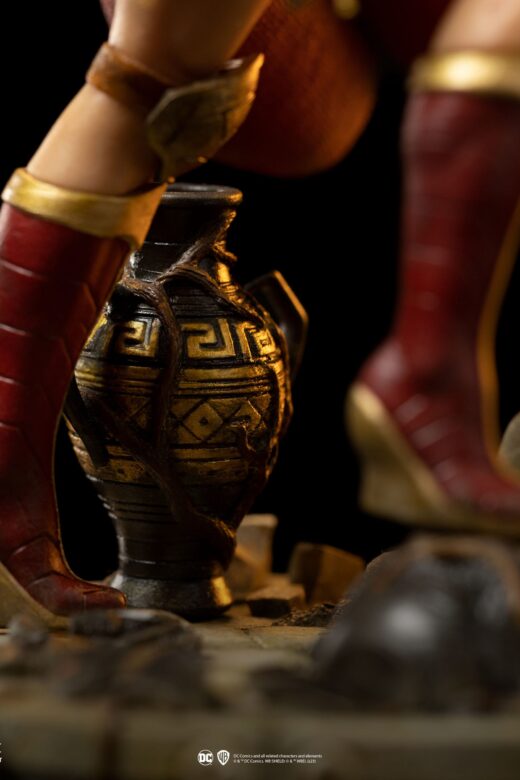 Descubre el apasionante mundo de Estatua BDS Art Scale Wonder Woman 30 cm.