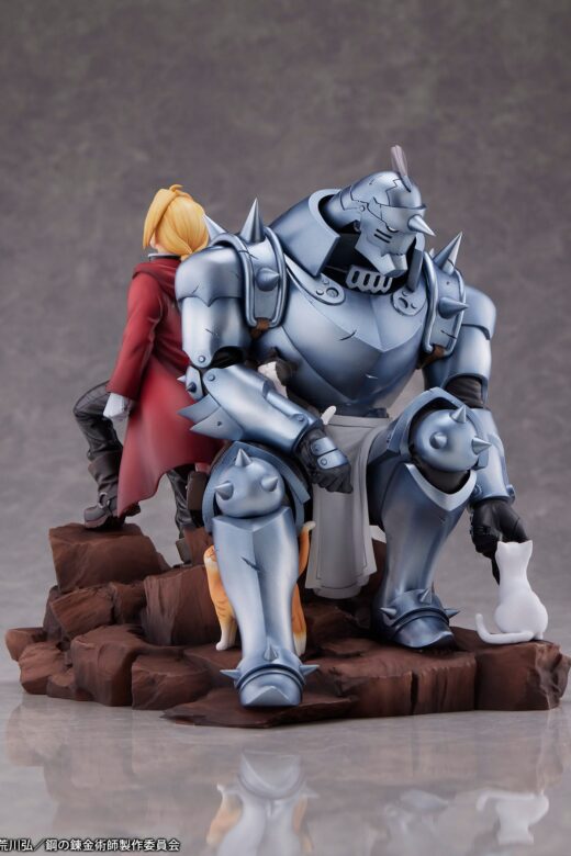 Descubre el apasionante mundo de Estatua Edward Elric and Alphonse Elric.