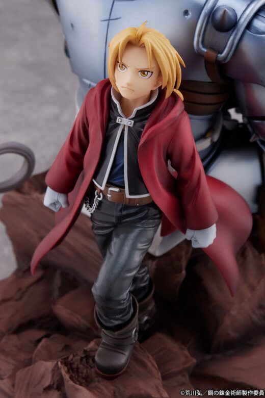 Descubre el apasionante mundo de Estatua Edward Elric and Alphonse Elric.