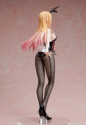 Descubre el apasionante mundo de Estatua Marin Kitagawa Bunny Version 45 cm.