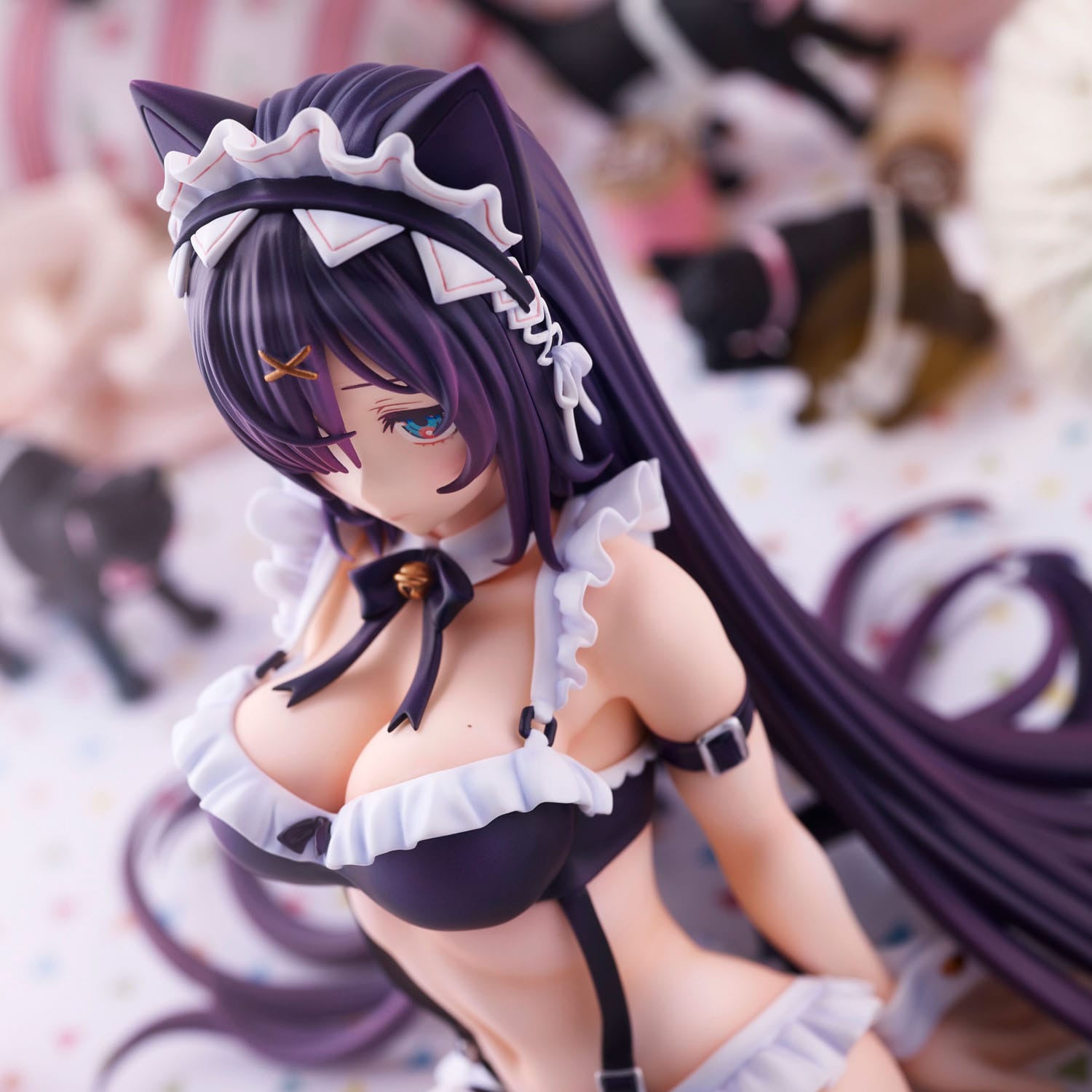 Descubre el apasionante mundo de Estatua Original Character Cat Maid 15 cm.