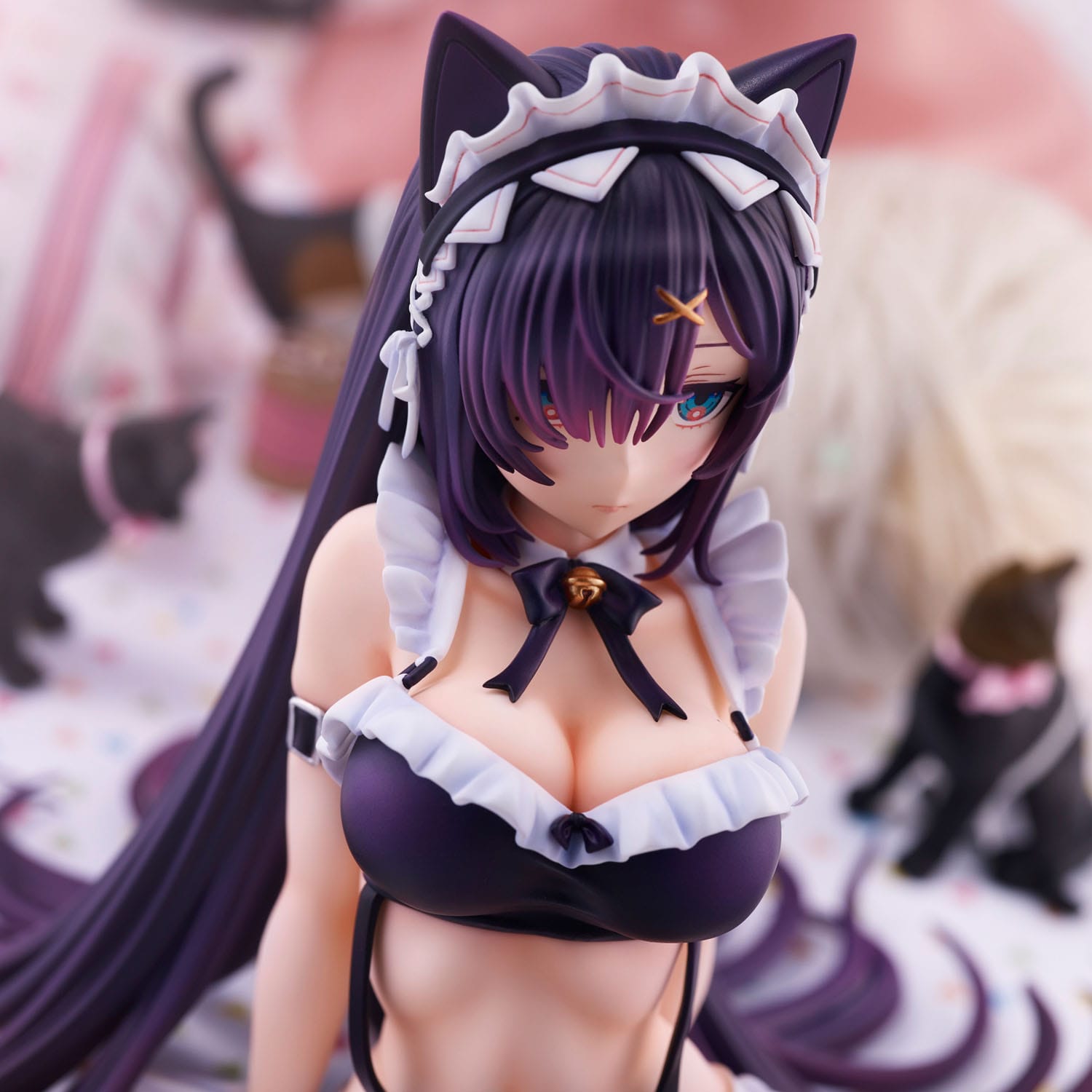 Descubre el apasionante mundo de Estatua Original Character Cat Maid 15 cm.