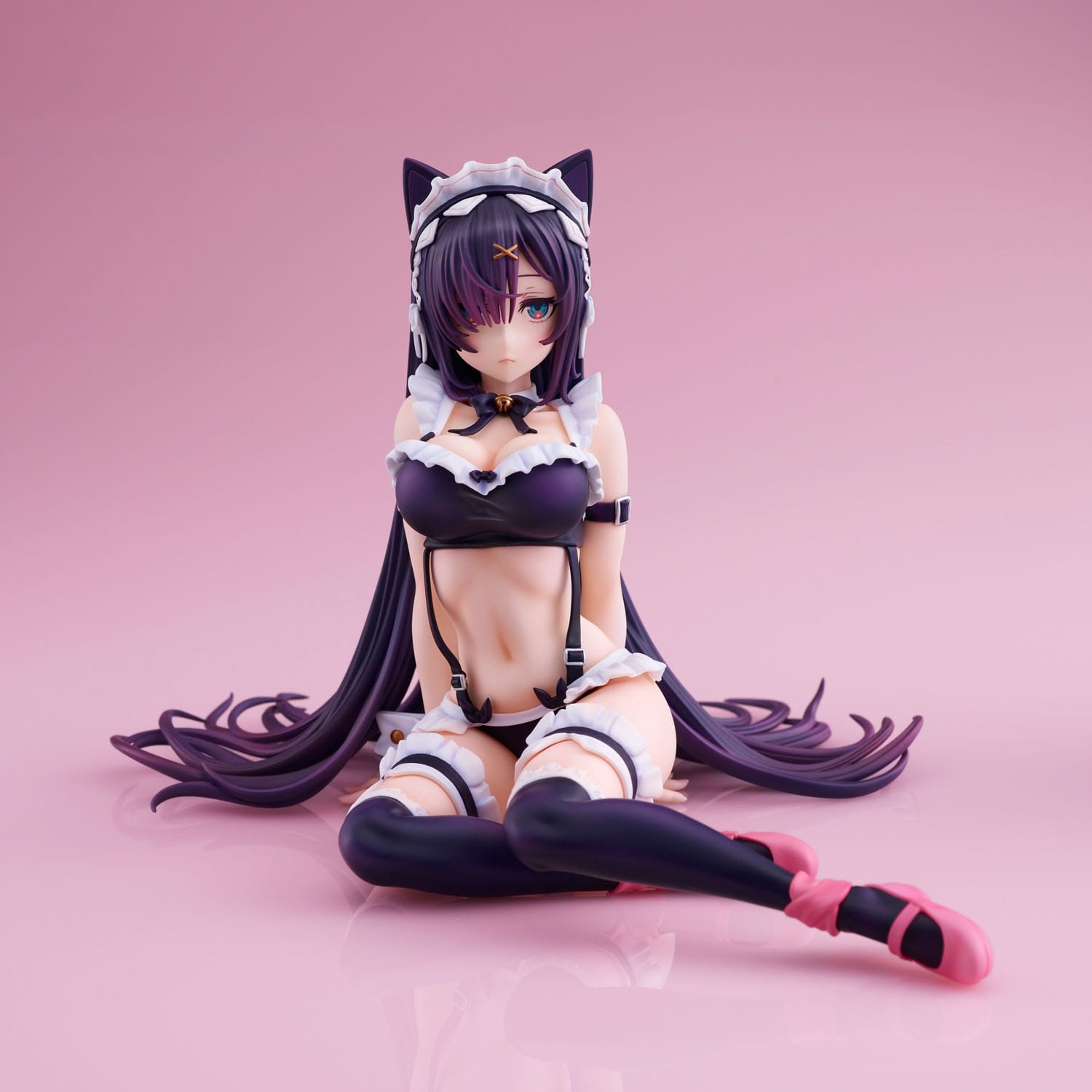Descubre el apasionante mundo de Estatua Original Character Cat Maid 15 cm.