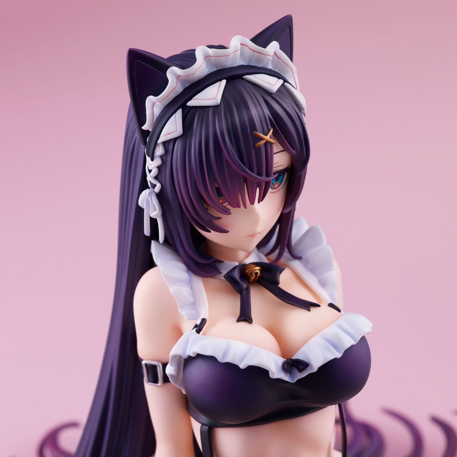 Descubre el apasionante mundo de Estatua Original Character Cat Maid 15 cm.