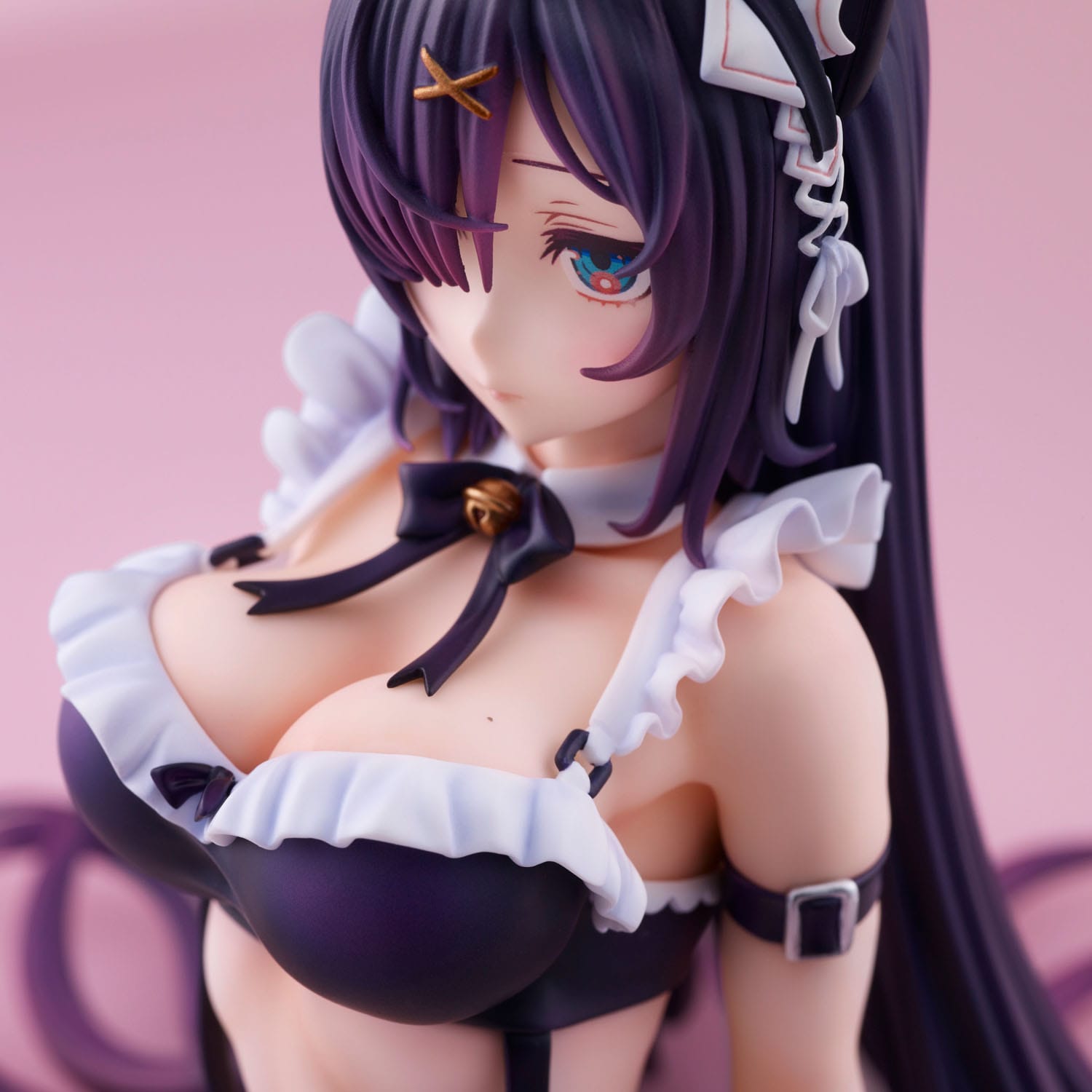 Descubre el apasionante mundo de Estatua Original Character Cat Maid 15 cm.